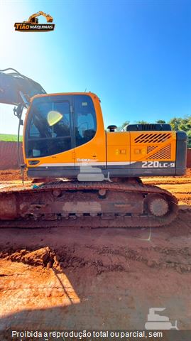 Escavadeira Hyundai R220LC-9