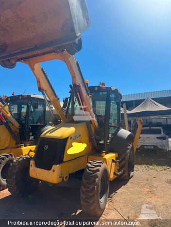 Retro Escavadeira New Holland B95B