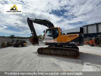 Escavadeira Hyundai R220LC-9
