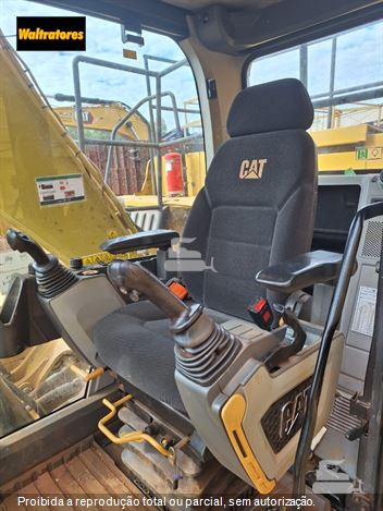 Escavadeira Caterpillar 320