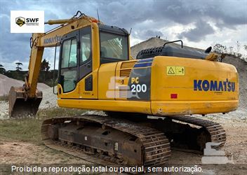 Escavadeira Komatsu PC200