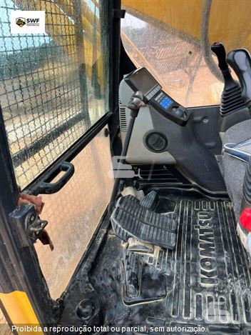 Escavadeira Komatsu PC200