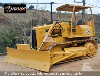Trator de Esteira Caterpillar D4E